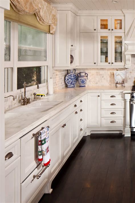 white kitchen countertop backsplash